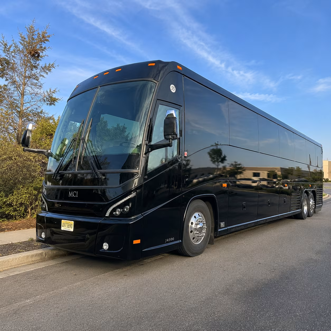 newark liberty international airport staff and tsa shuttle buses